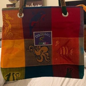 New sea creatures tote with zipper top! Perfect for a day of shopping!!